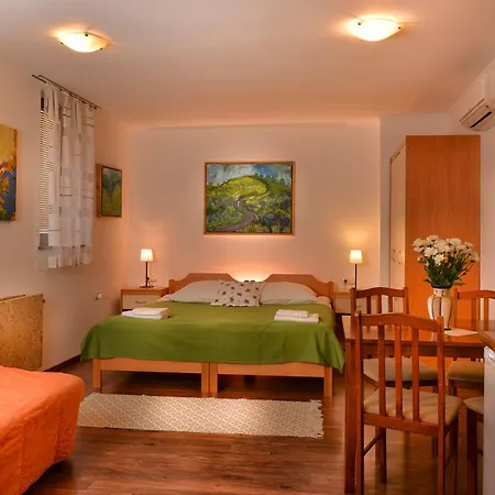 Les Gostinjska kuća