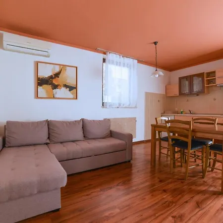 Gostinjska kuća Les 4*