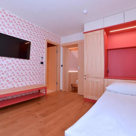 Gostinjska kuća Les 4*