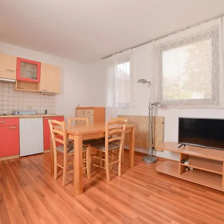 Gostinjska kuća Les 4*