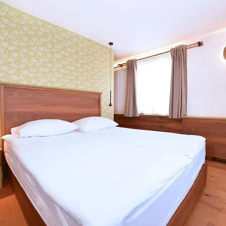 Gostinjska kuća Les 4*