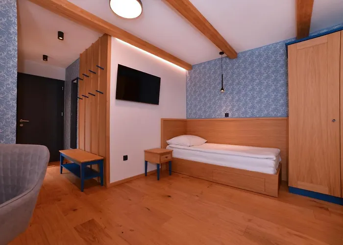 ゲストハウス Les 3*