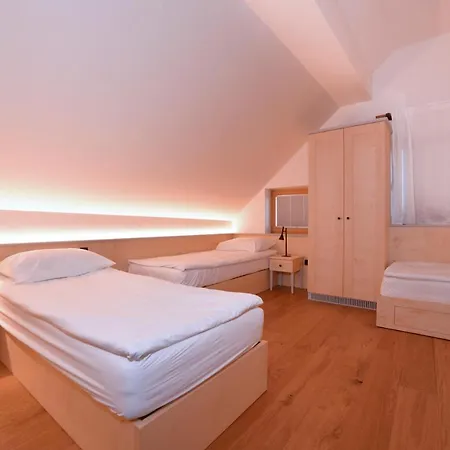 莱斯旅馆 3* Brežice